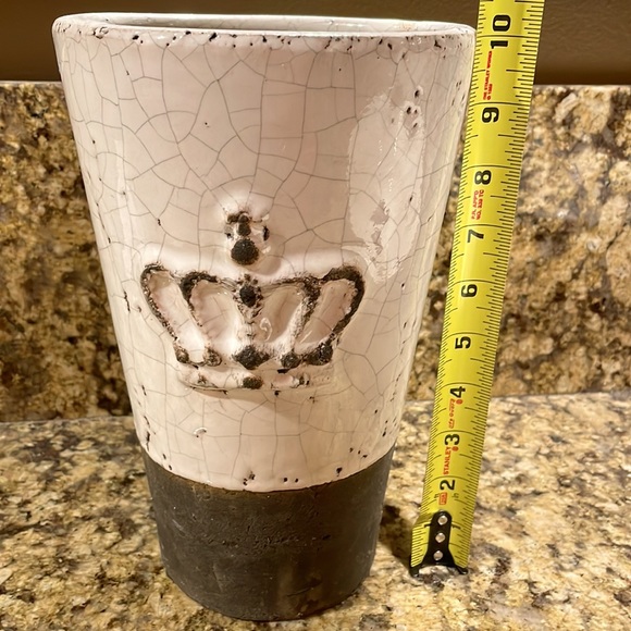 Ceramic Vase/planter with Crown 👑 - Picture 4 of 6